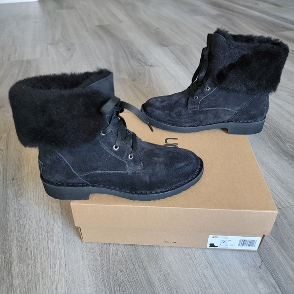 UGG Weylyn Suede Boot - Picture 2 of 7